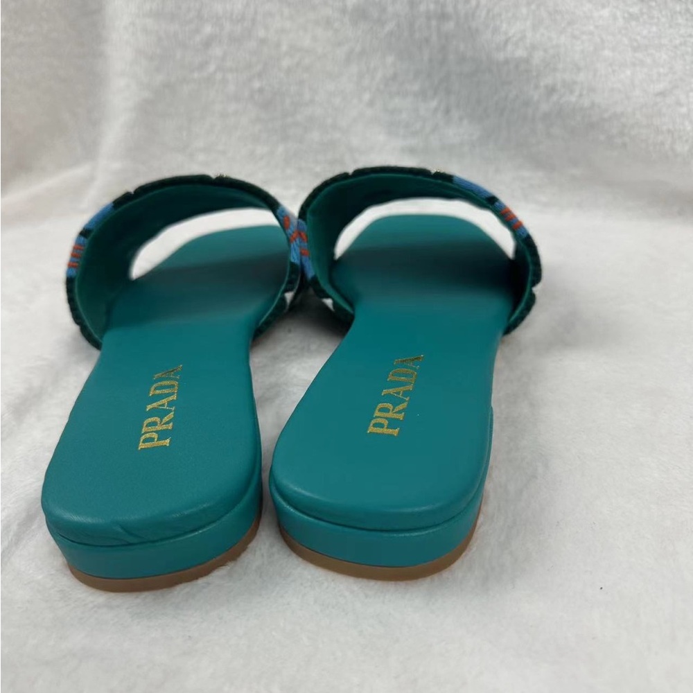 Beautiful flat slippers prada - Picture 3 of 5